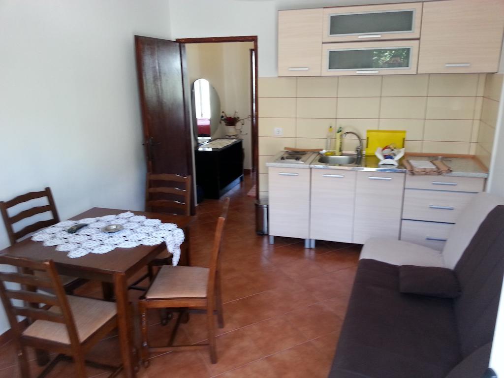 Apartments Stevo Nikocevic بار الغرفة الصورة