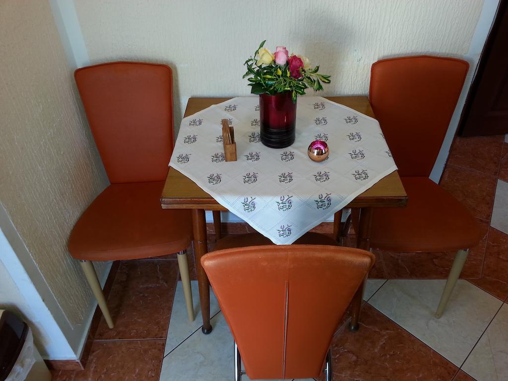 Apartments Stevo Nikocevic بار الغرفة الصورة